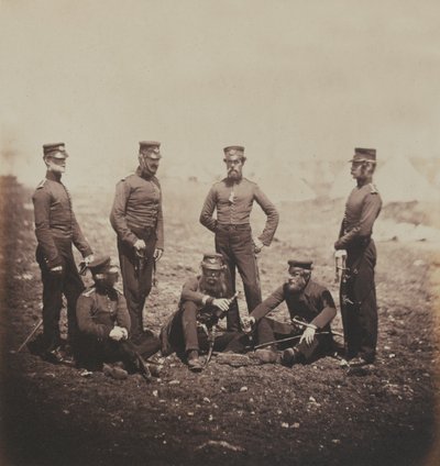 Ufficiali del 68° Reggimento di Fanteria (Fanteria Leggera) di Durham da un album di 52 fotografie associate alla Guerra di Crimea, 1855 da Roger Fenton